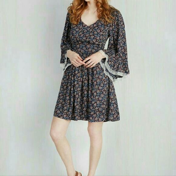 ModCloth women's XLBoho Blue Red Paisley Bluebells Fit & Flare mini Dress bell - Picture 1 of 7